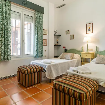 6 Bedroom Lovely In