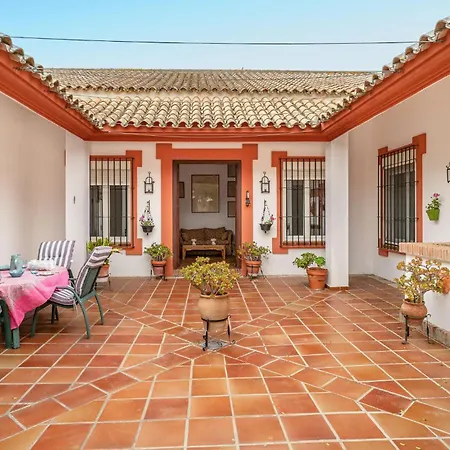 6 Bedroom Lovely In *