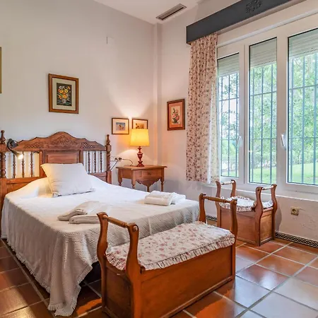 Holiday home 6 Bedroom Lovely In Conil De La Frontera